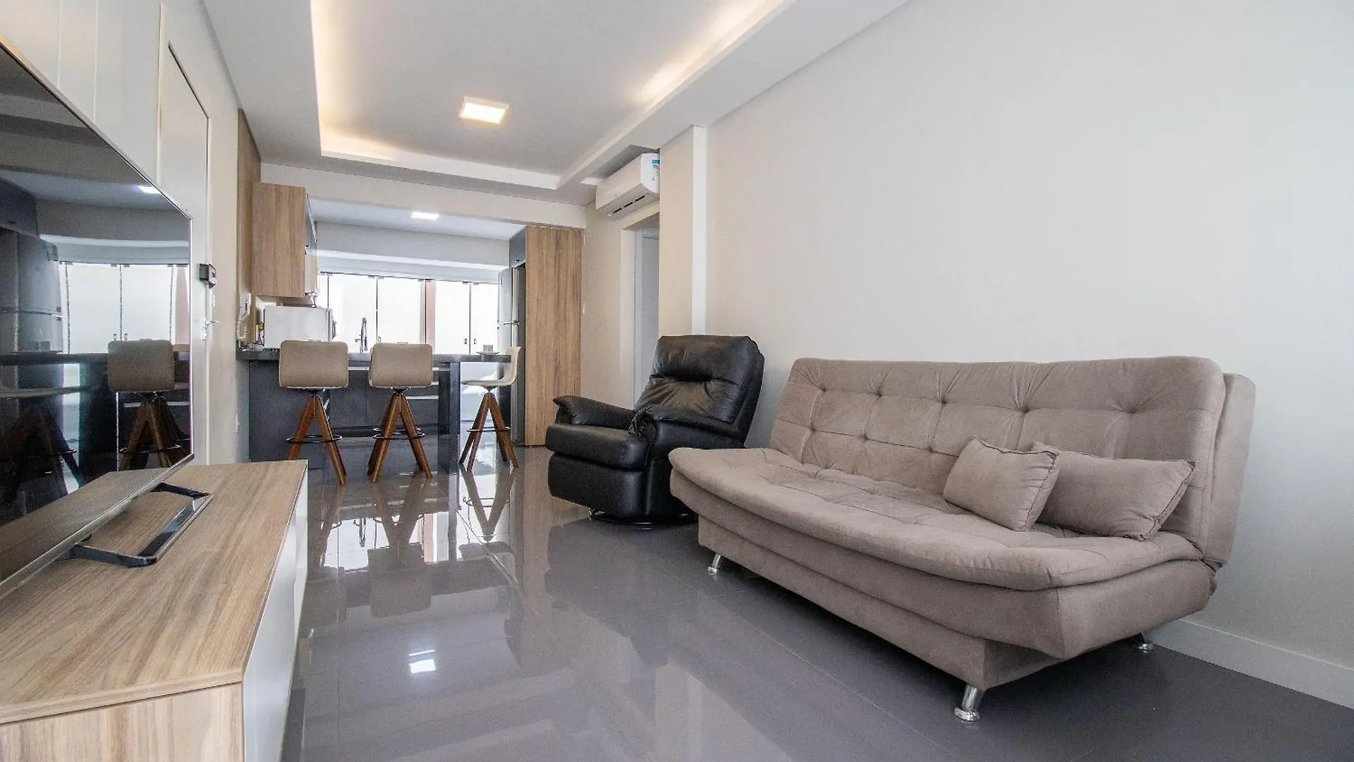 Balneário CamboriúGnv103 - Aconchegante, Climatizado, Garagem, Wi-Fi公寓 公寓